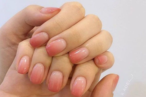 裸粉色指甲油顯手白嗎 裸粉色4個(gè)去黃顯白方法 裸粉色指甲油顯手白嗎 裸粉色4個(gè)去黃顯白方法