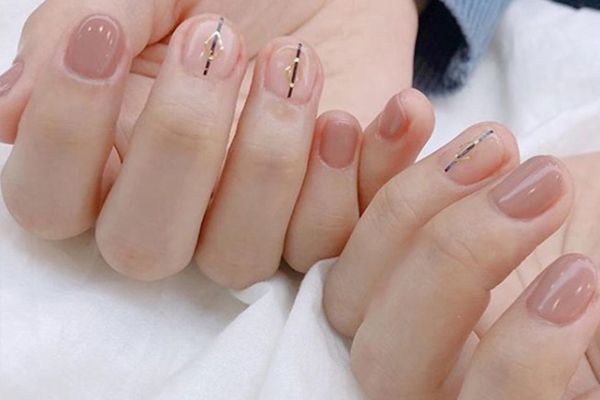 裸粉色指甲油顯手白嗎 裸粉色4個(gè)去黃顯白方法 裸粉色指甲油顯手白嗎 裸粉色4個(gè)去黃顯白方法