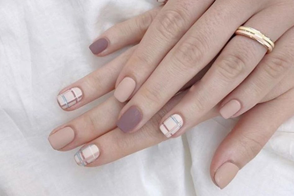 裸粉色指甲油顯手白嗎 裸粉色4個(gè)去黃顯白方法 裸粉色指甲油顯手白嗎 裸粉色4個(gè)去黃顯白方法