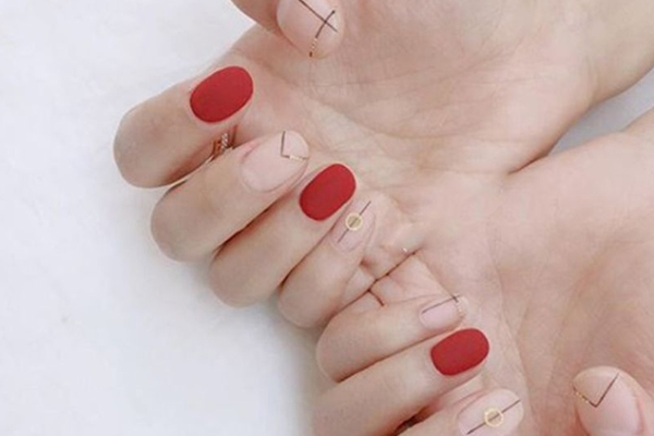 裸粉色指甲油顯手白嗎 裸粉色4個(gè)去黃顯白方法 裸粉色指甲油顯手白嗎 裸粉色4個(gè)去黃顯白方法