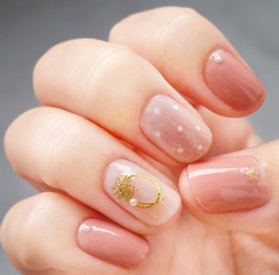 裸粉色指甲油顯手白嗎 裸粉色4個(gè)去黃顯白方法 裸粉色指甲油顯手白嗎 裸粉色4個(gè)去黃顯白方法