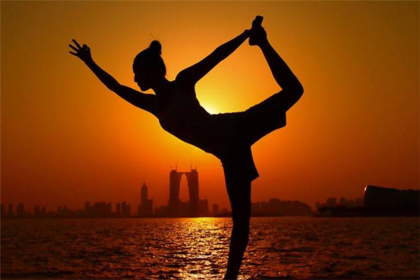 陰瑜伽和流瑜伽的區(qū)別 動作體態(tài)不同 陰瑜伽和流瑜伽的區(qū)別 動作體態(tài)不同