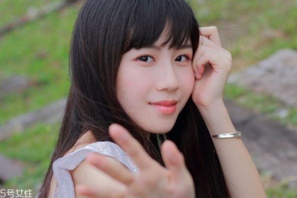 拉直頭發(fā)有味道怎么辦 拉直頭發(fā)怎么護理 拉直頭發(fā)有味道怎么辦 拉直頭發(fā)怎么護理