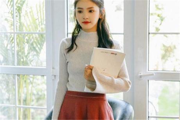 內(nèi)搭毛衣什么款式好看 做個(gè)氧氣少女 內(nèi)搭毛衣什么款式好看 做個(gè)氧氣少女