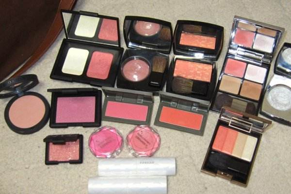 白底偏黃膚色適合什么腮紅 玫瑰粉提升氣色 白底偏黃膚色適合什么腮紅 玫瑰粉提升氣色