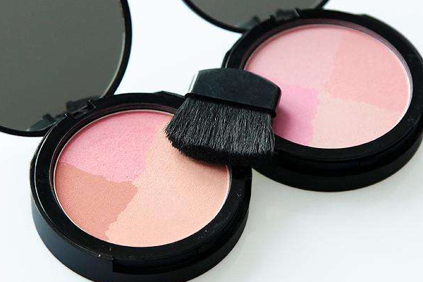 一般膚色用什么顏色腮紅 避免這些顏色才不顯臟 一般膚色用什么顏色腮紅 避免這些顏色才不顯臟