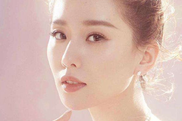 女士護(hù)膚品使用順序 養(yǎng)出漂亮美肌 女士護(hù)膚品使用順序 養(yǎng)出漂亮美肌