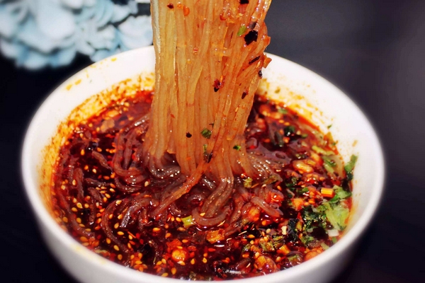 酸辣粉可以放雞蛋嗎 放雞蛋也美味 酸辣粉可以放雞蛋嗎 放雞蛋也美味