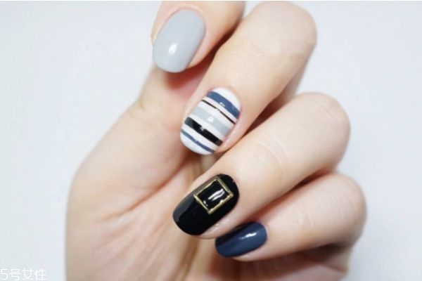 藍(lán)色美甲怎么做 精致美甲做法教程 藍(lán)色美甲怎么做 精致美甲做法教程