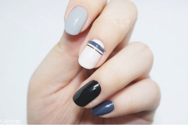 藍(lán)色美甲怎么做 精致美甲做法教程 藍(lán)色美甲怎么做 精致美甲做法教程