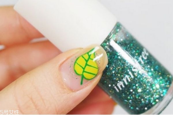 藍(lán)色鉆石美甲教程 藍(lán)色小花美甲教程 藍(lán)色鉆石美甲教程 藍(lán)色小花美甲教程