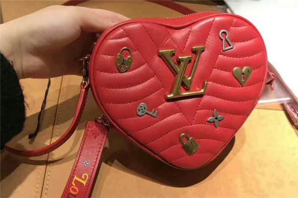 2019lv情人節(jié)限定愛心包包多少錢 兩款價格不同 2019lv情人節(jié)限定愛心包包多少錢 兩款價格不同