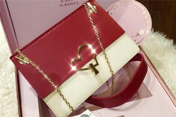 2019小ck情人節(jié)限定包包多少錢 少女心爆棚 2019小ck情人節(jié)限定包包多少錢 少女心爆棚