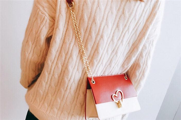 2019小ck情人節(jié)限定包包多少錢 少女心爆棚 2019小ck情人節(jié)限定包包多少錢 少女心爆棚