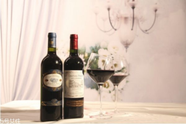 紅酒為什么能美容 紅酒美容養(yǎng)顏方法 紅酒為什么能美容 紅酒美容養(yǎng)顏方法