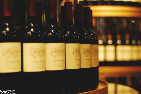 紅酒為什么能美容 紅酒美容養(yǎng)顏方法 紅酒為什么能美容 紅酒美容養(yǎng)顏方法