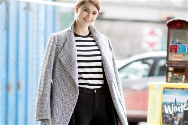 條紋打底衫配什么外套 萬能打底就選它 條紋打底衫配什么外套 萬能打底就選它