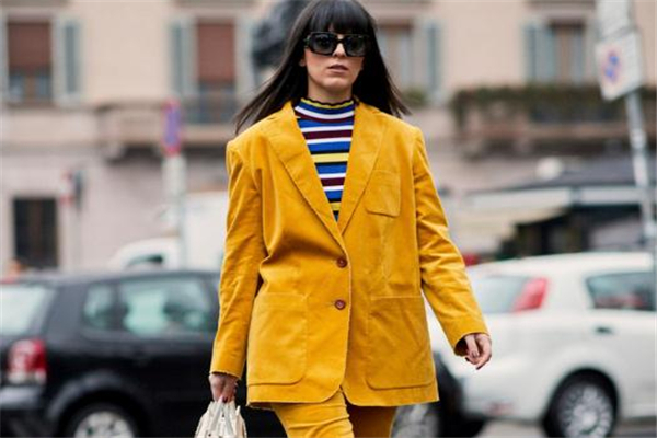 條紋打底衫配什么外套 萬能打底就選它 條紋打底衫配什么外套 萬能打底就選它