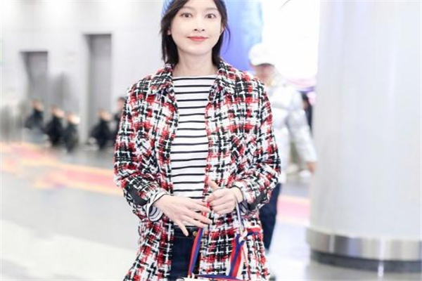 條紋打底衫配什么外套 萬能打底就選它 條紋打底衫配什么外套 萬能打底就選它