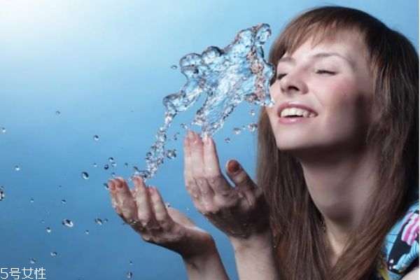 春季護(hù)膚重點(diǎn) 春季護(hù)膚小知識 春季護(hù)膚重點(diǎn) 春季護(hù)膚小知識