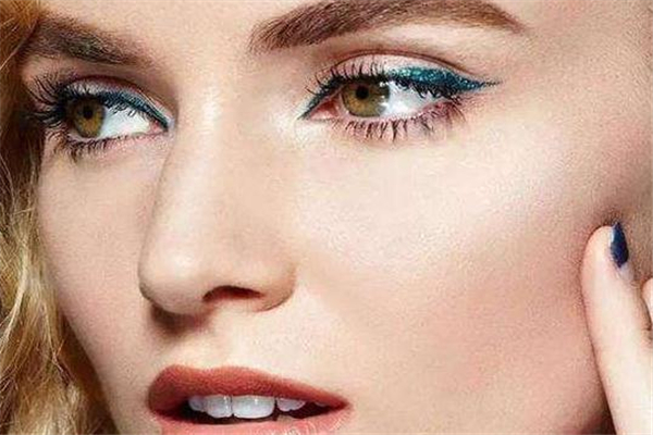 彩色眼線妝容示范 彩色眼線妝容示范