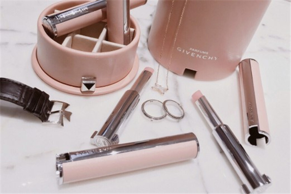 紀(jì)梵希小粉唇多少錢 紀(jì)梵希2019春季限定口紅