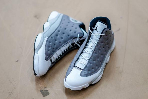aj13渣渣灰什么時候發(fā)售 上腳效果滿分 aj13渣渣灰什么時候發(fā)售 上腳效果滿分