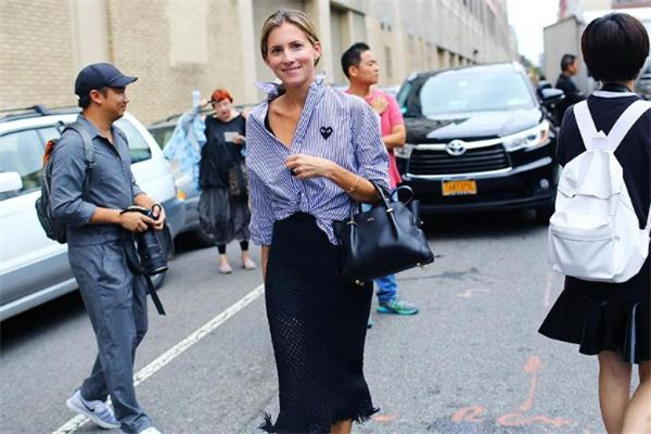 藍色襯衫怎么搭配好看 襯衫穿搭新花樣 藍色襯衫怎么搭配好看 襯衫穿搭新花樣