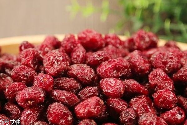 孕婦可以吃蔓越莓干嗎 孕婦吃蔓越莓干的好處 孕婦可以吃蔓越莓干嗎 孕婦吃蔓越莓干的好處