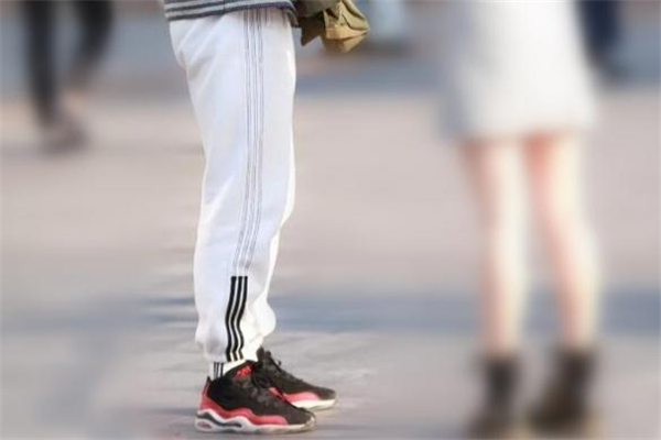 籃球鞋配什么褲子好看 籃球鞋搭配技巧 籃球鞋配什么褲子好看 籃球鞋搭配技巧