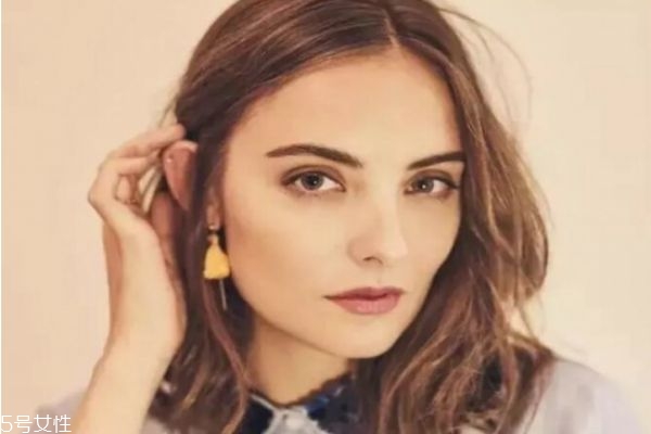 臉大適合直發(fā)嗎 臉大適合直發(fā)還是卷發(fā) 臉大適合直發(fā)嗎 臉大適合直發(fā)還是卷發(fā)