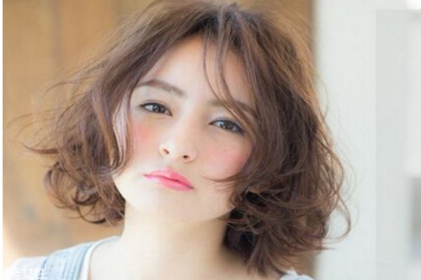 臉大適合直發(fā)嗎 臉大適合直發(fā)還是卷發(fā) 臉大適合直發(fā)嗎 臉大適合直發(fā)還是卷發(fā)