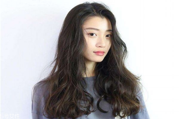 臉大適合直發(fā)嗎 臉大適合直發(fā)還是卷發(fā) 臉大適合直發(fā)嗎 臉大適合直發(fā)還是卷發(fā)