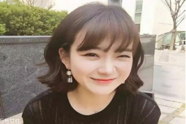 臉大適合直發(fā)嗎 臉大適合直發(fā)還是卷發(fā) 臉大適合直發(fā)嗎 臉大適合直發(fā)還是卷發(fā)