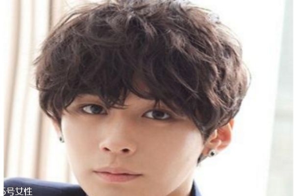 男生可以燙什么發(fā)型 男生流行燙發(fā) 男生可以燙什么發(fā)型 男生流行燙發(fā)