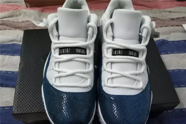 aj11 low藍(lán)蛇開箱測評 aj11 low藍(lán)蛇實物上腳