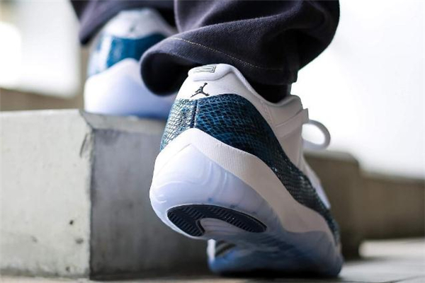 aj11 low藍(lán)蛇貨量大嗎 高顏值蛇紋鞋面 aj11 low藍(lán)蛇貨量大嗎 高顏值蛇紋鞋面