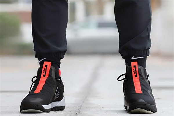 耐克使節(jié)11適合什么位置 使節(jié)11實戰(zhàn)測評 耐克使節(jié)11適合什么位置 使節(jié)11實戰(zhàn)測評