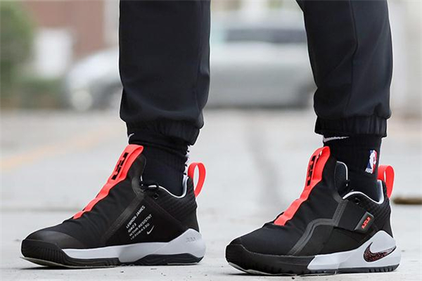 耐克使節(jié)11適合什么位置 使節(jié)11實戰(zhàn)測評 耐克使節(jié)11適合什么位置 使節(jié)11實戰(zhàn)測評