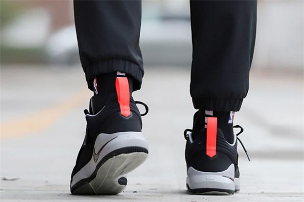 耐克使節(jié)11適合什么位置 使節(jié)11實戰(zhàn)測評 耐克使節(jié)11適合什么位置 使節(jié)11實戰(zhàn)測評