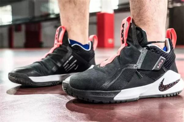 耐克詹姆斯使節(jié)11耐磨嗎 使節(jié)11耐磨性測試 耐克詹姆斯使節(jié)11耐磨嗎 使節(jié)11耐磨性測試