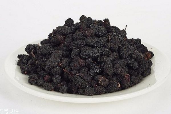 桑葚酒的制作方法 高度酒的選取 桑葚酒的制作方法 高度酒的選取