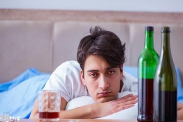 如何解酒效果最好 這樣做可以緩解宿醉 如何解酒效果最好 這樣做可以緩解宿醉