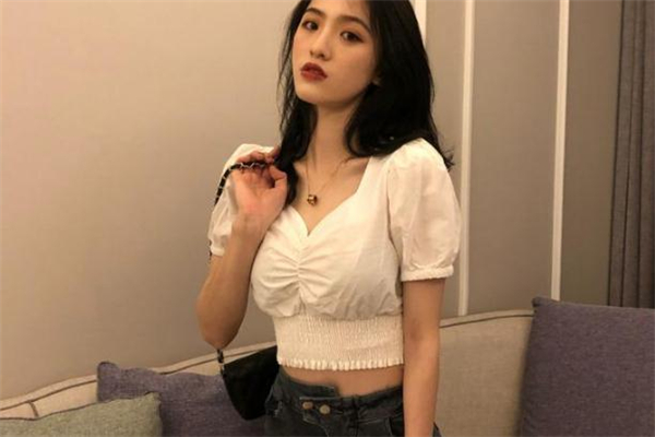 今年流行什么泡泡袖上衣 不一樣的時髦造型 今年流行什么泡泡袖上衣 不一樣的時髦造型