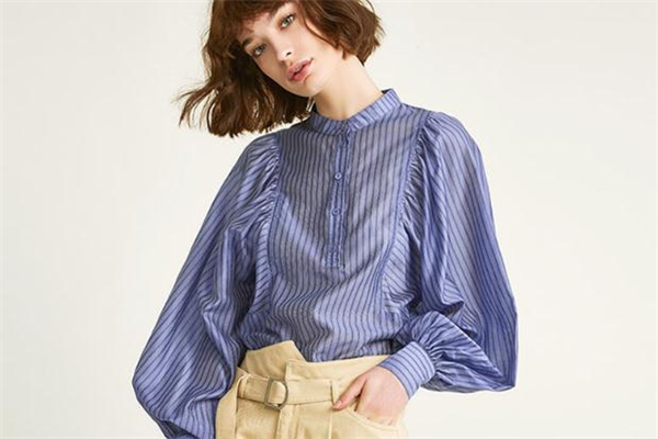 今年流行什么泡泡袖上衣 不一樣的時髦造型 今年流行什么泡泡袖上衣 不一樣的時髦造型