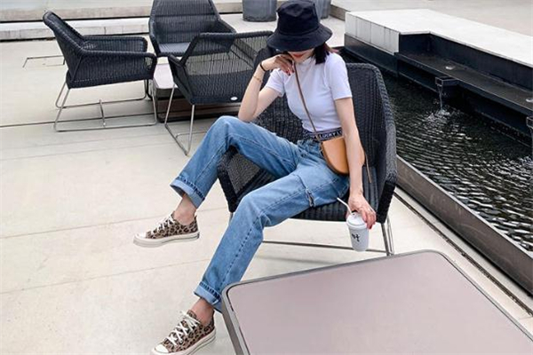 2019年夏天流行什么牛仔褲 時尚界的常青樹 2019年夏天流行什么牛仔褲 時尚界的常青樹
