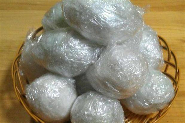 保鮮膜腌咸鴨蛋要曬太陽嗎 保鮮膜腌咸鴨蛋曬幾個(gè)小時(shí)