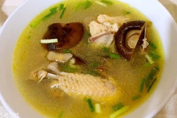 香菇燉雞湯怎么做 香菇燉雞湯的做法 香菇燉雞湯怎么做 香菇燉雞湯的做法