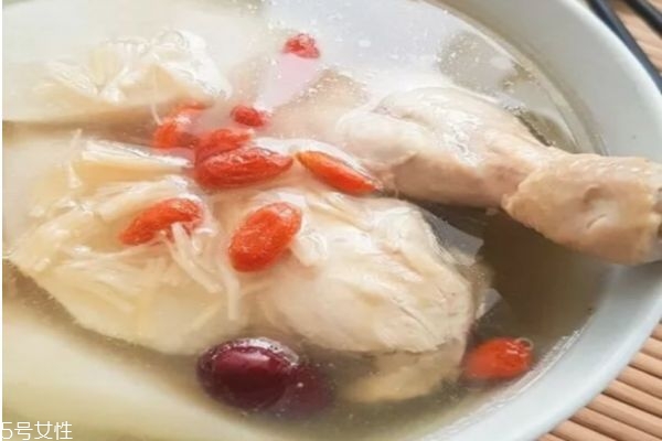 排骨湯怎么燉好喝 燉排骨湯的小技巧 排骨湯怎么燉好喝 燉排骨湯的小技巧