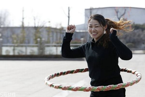 每天轉(zhuǎn)呼啦圈多長時(shí)間能減肥 如何轉(zhuǎn)呼啦圈減肥